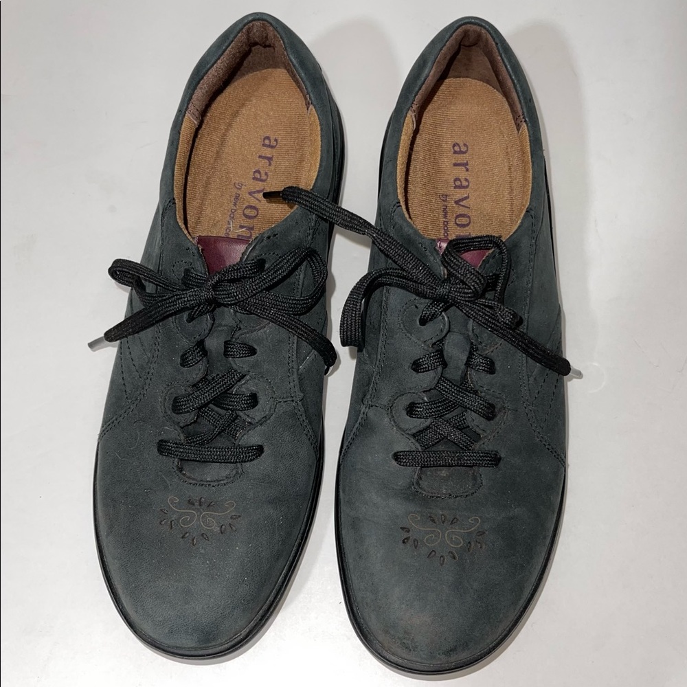 New Balance Aravon charcoal sneaker size 8